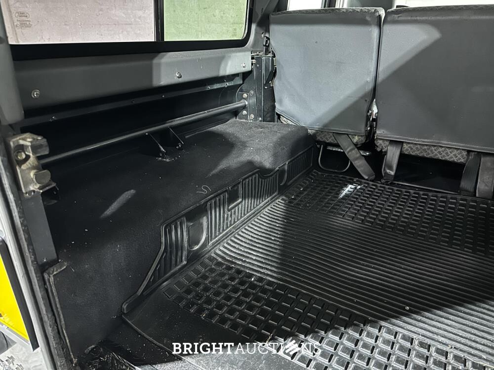 Land Rover Defender 2.5 TS5 110 SW S 122pk 2003, JRZ-71-L Youngtimer