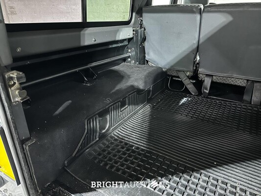 Land Rover Defender 2.5 TS5 110 SW S 122pk 2003, JRZ-71-L Youngtimer