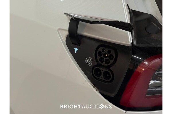 Tesla Model Y RWD 58 kWh 238pk 2024 (Origineel-NL), GDH-71-J