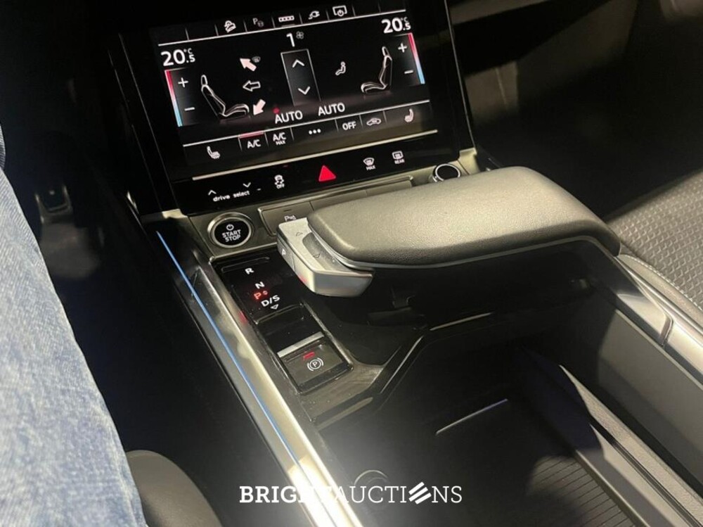 Audi Q8 e-tron 50 S Edition Quattro 95 kWh 340pk 2023 (Origineel-NL), T-275-PB