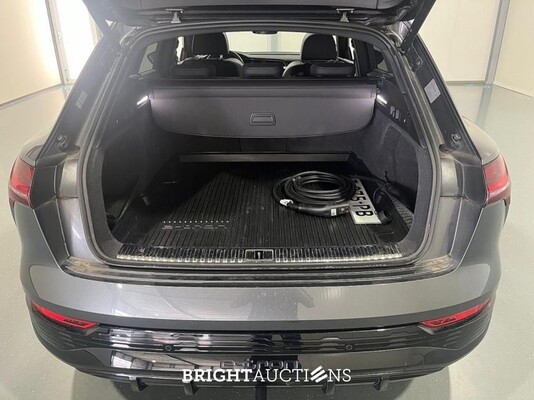 Audi Q8 e-tron 50 S Edition Quattro 95 kWh 340pk 2023 (Origineel-NL), T-275-PB