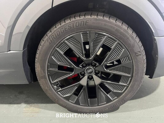 Audi Q8 e-tron 50 S Edition Quattro 95 kWh 340pk 2023 (Origineel-NL), T-275-PB