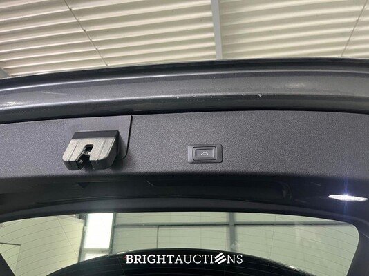 Audi Q8 e-tron 50 S Edition Quattro 95 kWh 340pk 2023 (Origineel-NL), T-275-PB