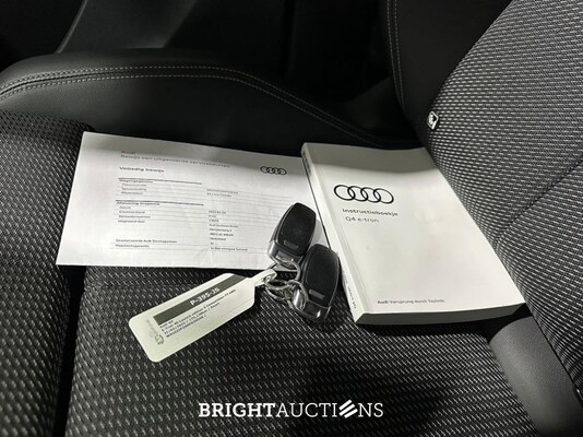 Audi Q4 e-tron 40 Launch edition S Competition 77 kWh 204pk 2022 (Origineel-NL), P-395-JS