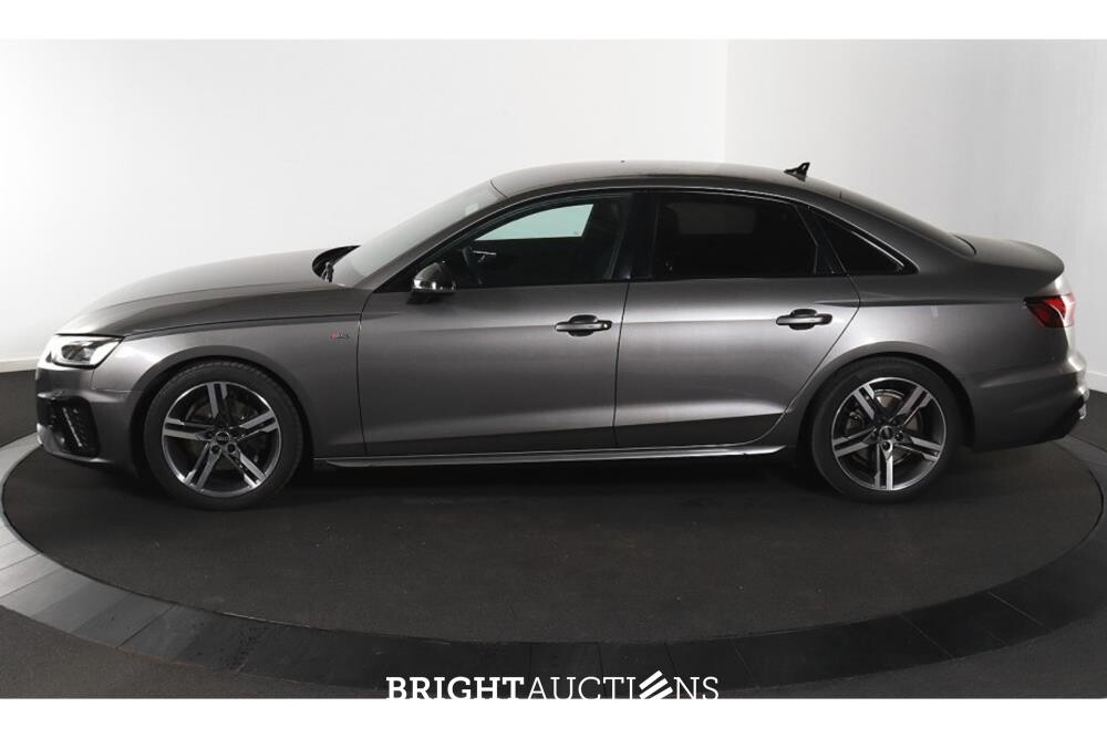 Audi A4 35 S edition Competition TFSI 149pk 2022 (Origineel-NL), N-430-VR