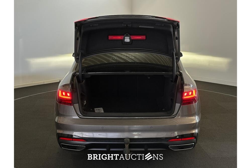 Audi A4 35 S edition Competition TFSI 149pk 2022 (Origineel-NL), N-430-VR
