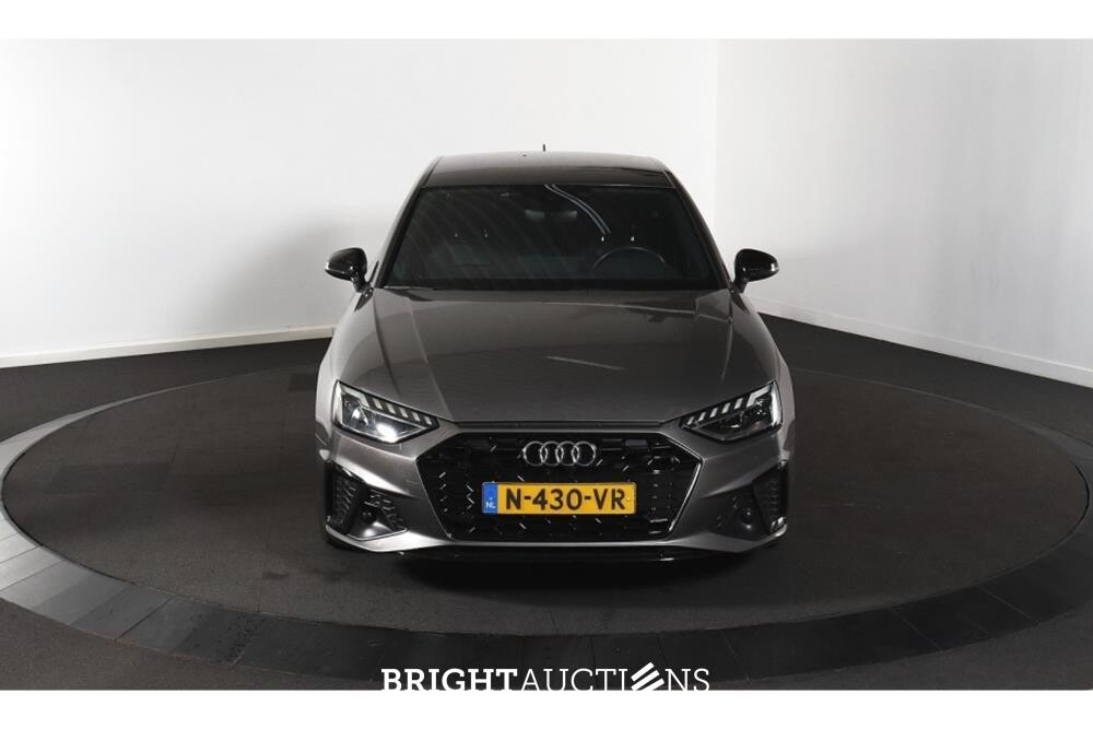 Audi A4 35 S edition Competition TFSI 149pk 2022 (Origineel-NL), N-430-VR