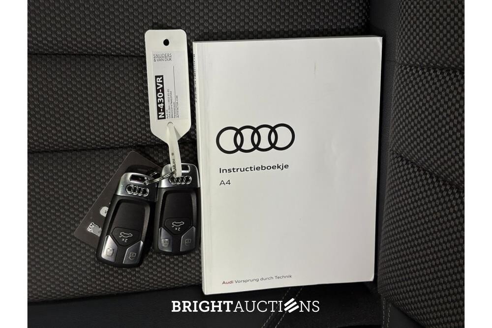 Audi A4 35 S edition Competition TFSI 149pk 2022 (Origineel-NL), N-430-VR