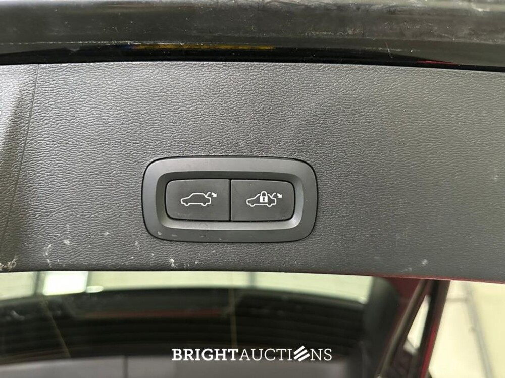 Volvo XC40 T4 Plug-in Hybrid Core Bright 1.5 211pk 2023 (Origineel-NL), S-306-LF