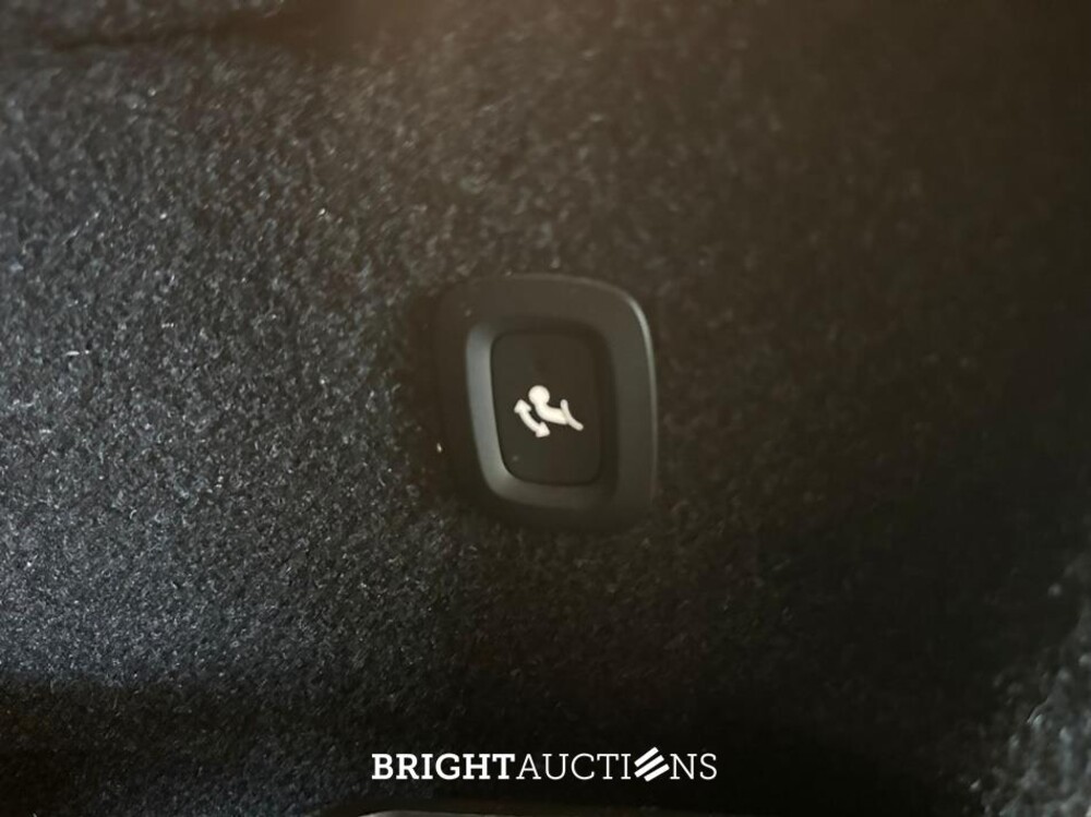 Volvo XC40 T4 Plug-in Hybrid Core Bright 1.5 211pk 2023 (Origineel-NL), S-306-LF