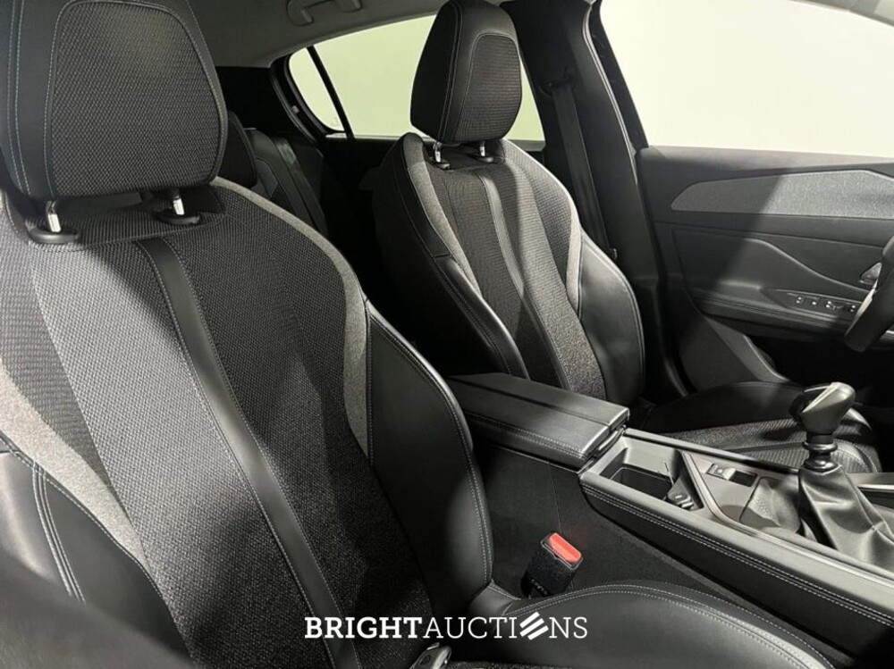 Peugeot 308 Allure Pack Business 1.2 PureTech 131pk 2022 (Origineel-NL), P-824-HN