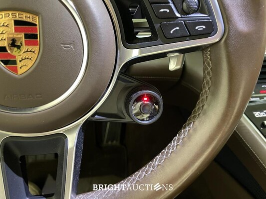 Porsche Panamera Sport Turismo 2.9 V6 4 E-Hybrid 462pk 2018, J-339-PD
