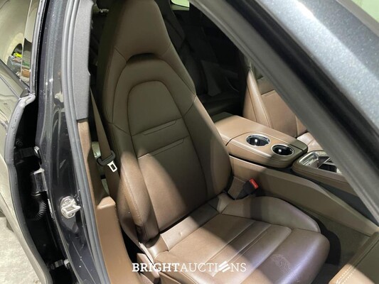 Porsche Panamera Sport Turismo 2.9 V6 4 E-Hybrid 462pk 2018, J-339-PD