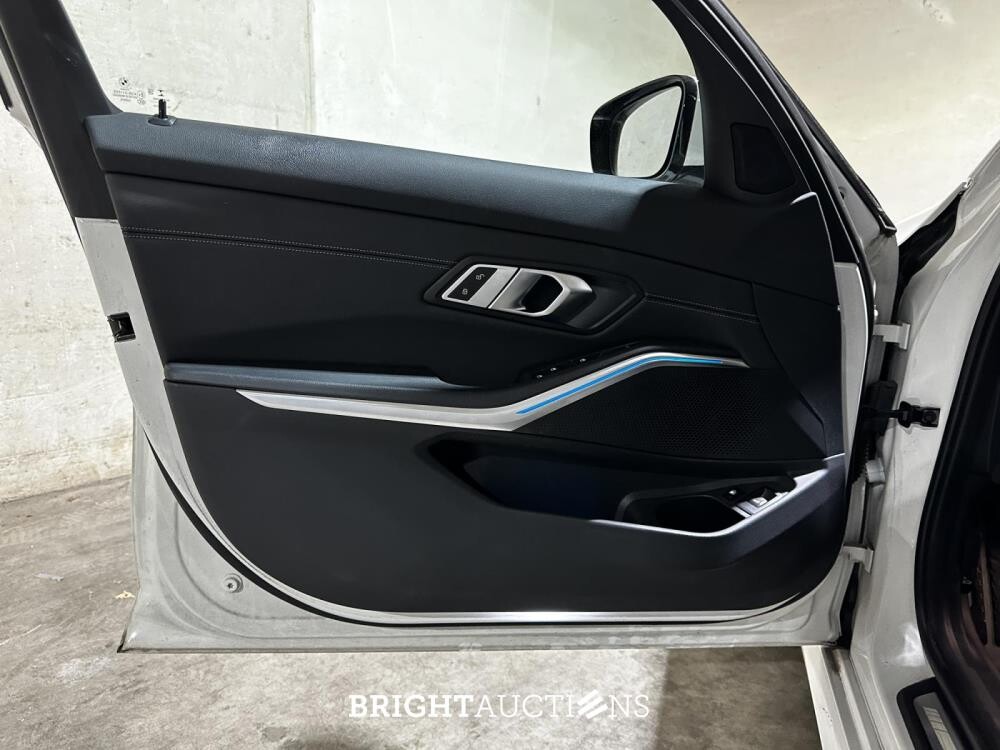 BMW 320e Touring Business Edition Plus M-Sport 204pk 2022 (Origineel-NL + 1e Eigenaar) 3-Serie G21, P-991-JH