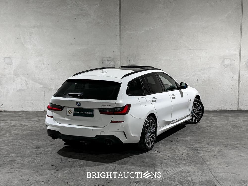 BMW 320e Touring Business Edition Plus M-Sport 204pk 2022 (Origineel-NL + 1e Eigenaar) 3-Serie G21, P-991-JH