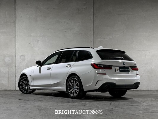 BMW 320e Touring Business Edition Plus M-Sport 204pk 2022 (Origineel-NL + 1e Eigenaar) 3-Serie G21, P-991-JH