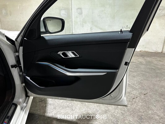 BMW 320e Touring Business Edition Plus M-Sport 204pk 2022 (Origineel-NL + 1e Eigenaar) 3-Serie G21, P-991-JH