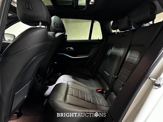 BMW 320e Touring Business Edition Plus M-Sport 204pk 2022 (Origineel-NL + 1e Eigenaar) 3-Serie G21, P-991-JH