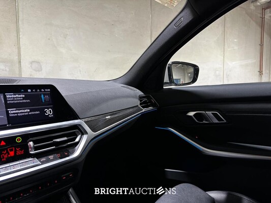 BMW 320e Touring Business Edition Plus M-Sport 204pk 2022 (Origineel-NL + 1e Eigenaar) 3-Serie G21, P-991-JH