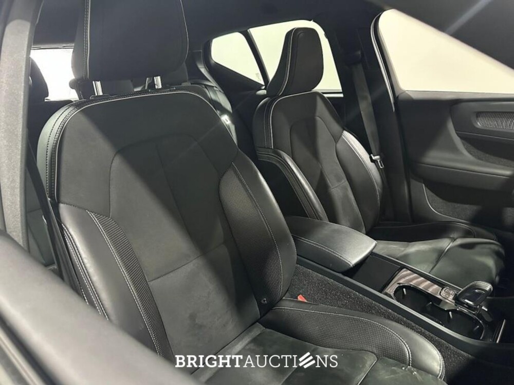 Volvo XC40 Recharge P8 R-Design Warmtepomp AWD 408pk 2021 (Origineel-NL), L-701-DV