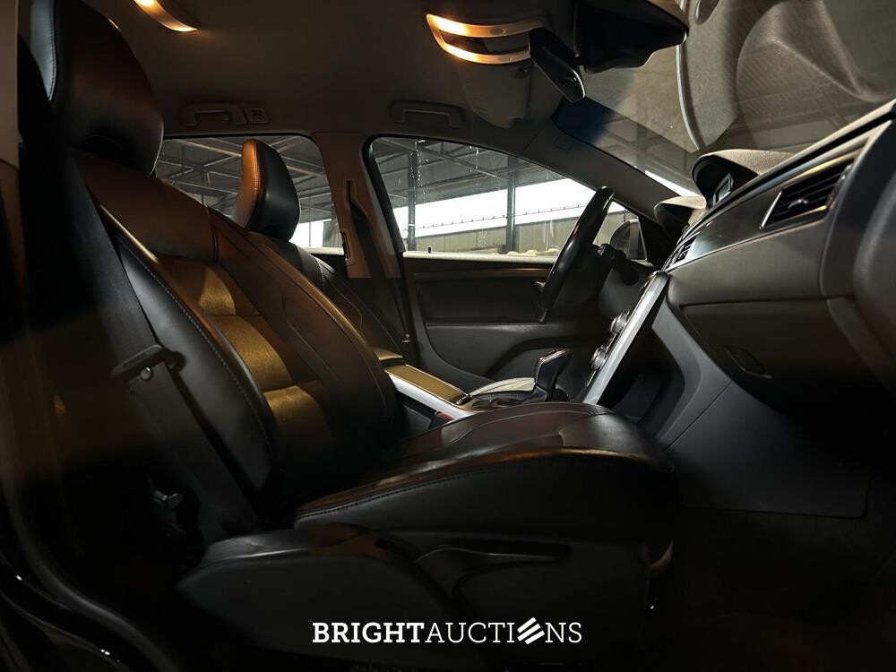 Volvo V70 2.0 T5 Summum 241pk 2017, Z-082-HJ