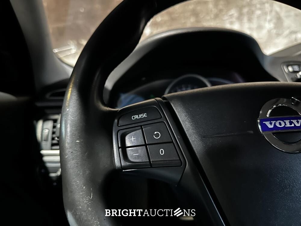 Volvo V70 2.0 T5 Summum 241pk 2017, Z-082-HJ