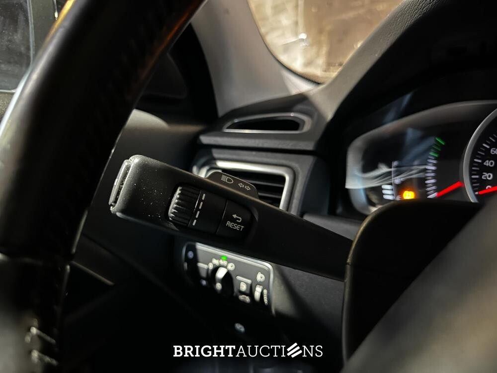 Volvo V70 2.0 T5 Summum 241pk 2017, Z-082-HJ