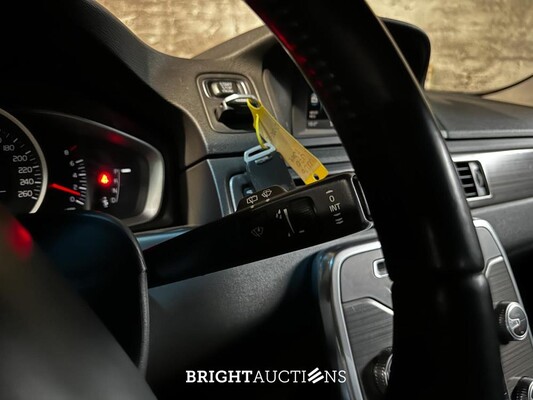 Volvo V70 2.0 T5 Summum 241pk 2017, Z-082-HJ