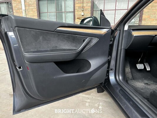 Tesla Model Y Max Range AWD 345pk 2022