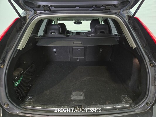Volvo XC60 B4 Momentum 2.0 197pk 2022 (Origineel-NL), P-205-ND