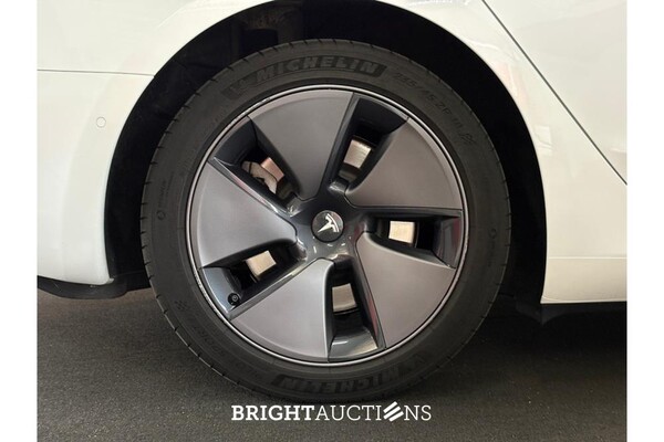 Tesla Model 3 Standard RWD Plus 60 kWh 238pk 2021 (Origineel-NL), L-483-GL