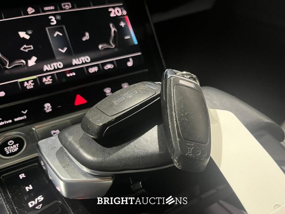 Audi e-tron 50 e-tron Launch edition Quattro 71 kWh 313pk 2020 (Origineel-NL), K-121-HT