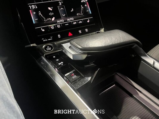 Audi e-tron 50 e-tron Launch edition Quattro 71 kWh 313pk 2020 (Origineel-NL), K-121-HT