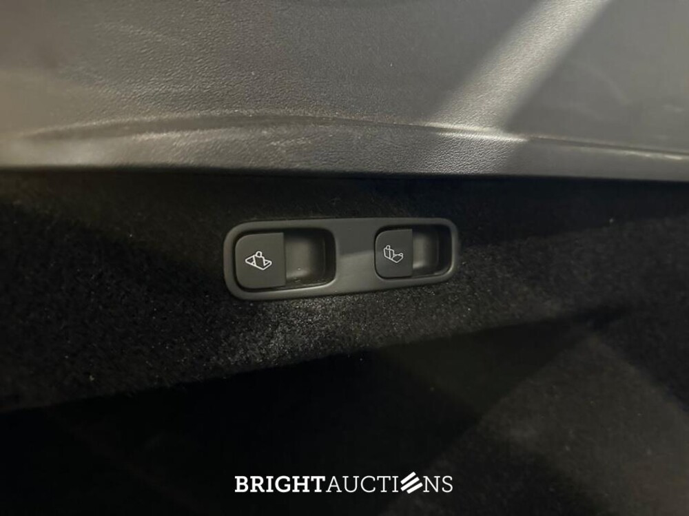 Tesla Model Y Long Range AWD 75 kWh 351pk 2023 (Origineel-NL), S-396-PJ