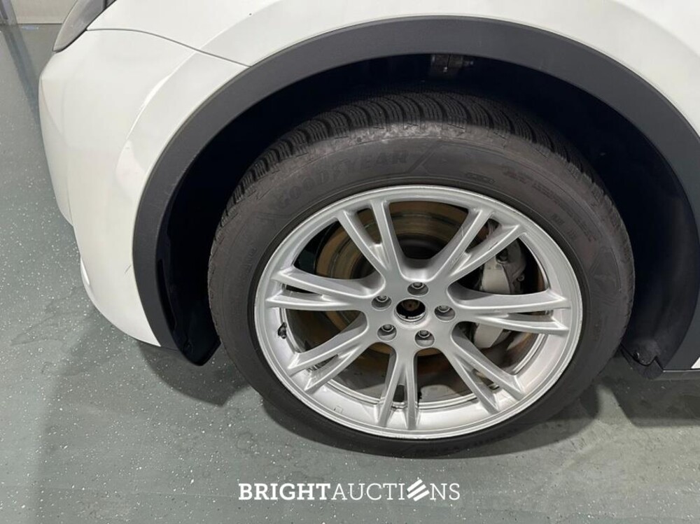 Tesla Model Y Long Range AWD 75 kWh 351pk 2023 (Origineel-NL), S-396-PJ