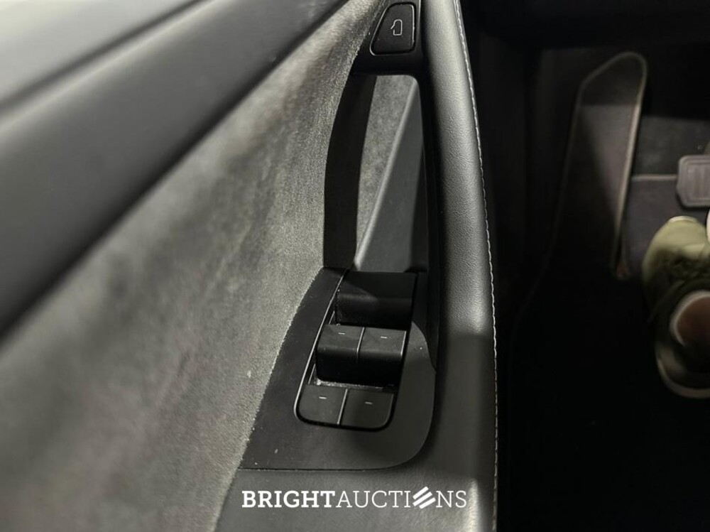 Tesla Model Y Long Range AWD 75 kWh 351pk 2023 (Origineel-NL), S-396-PJ
