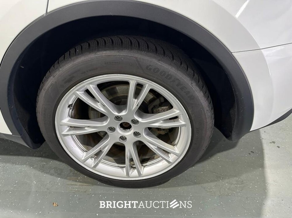 Tesla Model Y Long Range AWD 75 kWh 351pk 2023 (Origineel-NL), S-396-PJ