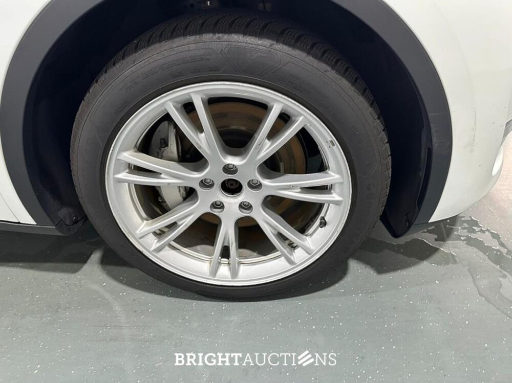 Tesla Model Y Long Range AWD 75 kWh 351pk 2023 (Origineel-NL), S-396-PJ