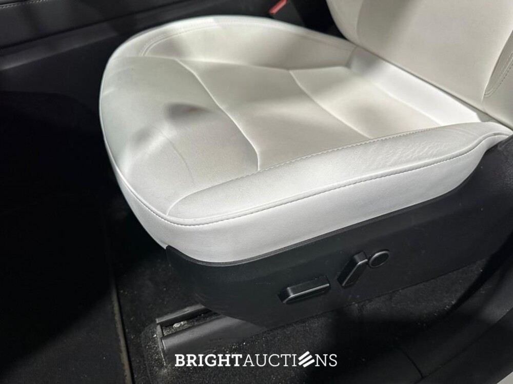 Tesla Model Y Long Range AWD 75 kWh 351pk 2023 (Origineel-NL), S-396-PJ