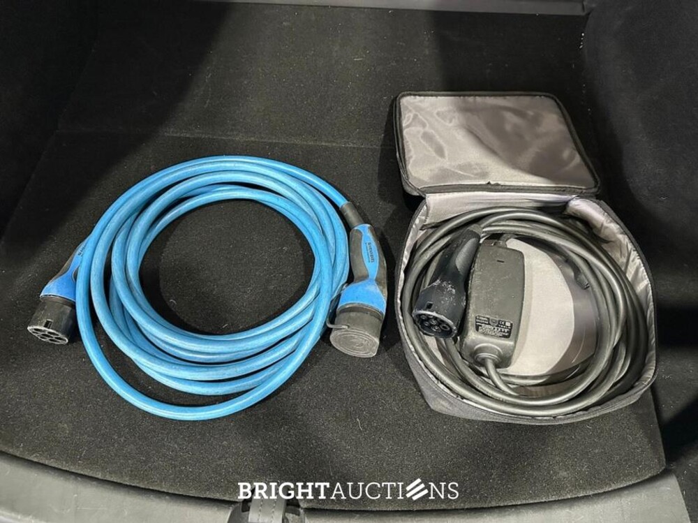 Tesla Model Y Long Range AWD 75 kWh 351pk 2023 (Origineel-NL), S-396-PJ