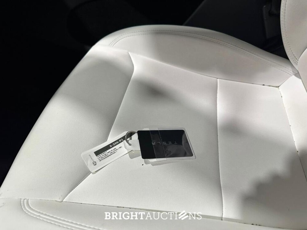 Tesla Model Y Long Range AWD 75 kWh 351pk 2023 (Origineel-NL), S-396-PJ