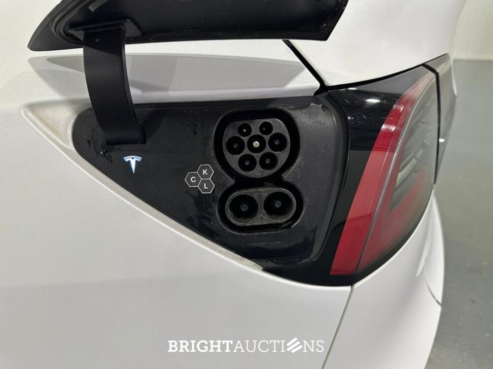Tesla Model Y Long Range AWD 75 kWh 351pk 2023 (Origineel-NL), S-396-PJ
