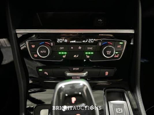 BMW 218i Active Tourer Executive Edition 140pk 2020 (Origineel-NL) 2-Serie, J-073-KL