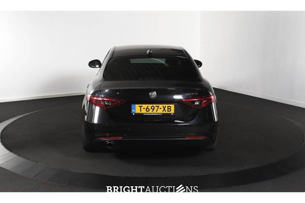 Alfa Romeo Giulia 2.2 136pk 2018, T-697-XB