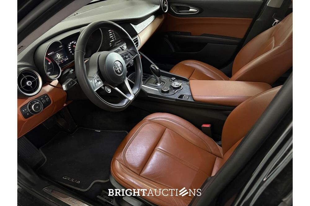 Alfa Romeo Giulia 2.2 136pk 2018, T-697-XB