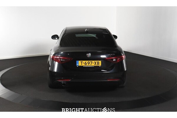 Alfa Romeo Giulia 2.2 136pk 2018, T-697-XB