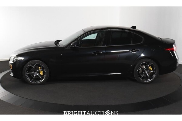 Alfa Romeo Giulia 2.2 136pk 2018, T-697-XB