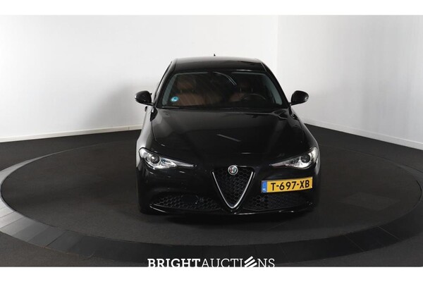 Alfa Romeo Giulia 2.2 136pk 2018, T-697-XB