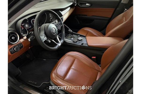 Alfa Romeo Giulia 2.2 136pk 2018, T-697-XB