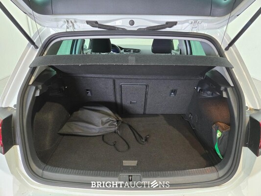 Volkswagen Golf e- e 136pk 2019 (Origineel-NL), ZJ-550-D